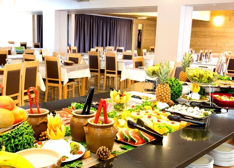 Les Alpes d'Azur qui vous accueille dans un cadre familial et reposant avec dîner buffet à volonté - 3* - 8