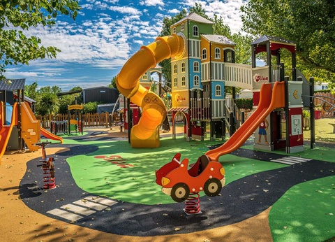 Camping Les Pirons, 5* - 33