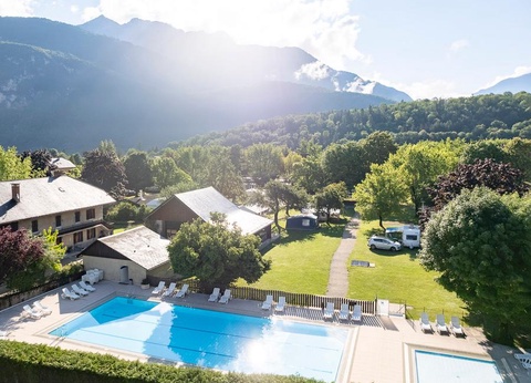 Camping Romanée - la Ferme de la Serraz, 5* - 53