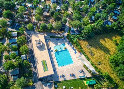 Camping Les Pins, 4* - 5