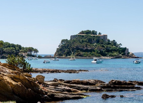 Camping Hameau des Pins 3* - 28