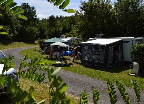 Camping Château de Lacomté, 4* - 38