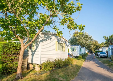 Camping Les Pirons, 5* - 70