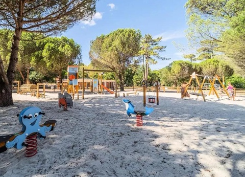 Camping Les Couleurs de la Coubre, 4* - 15