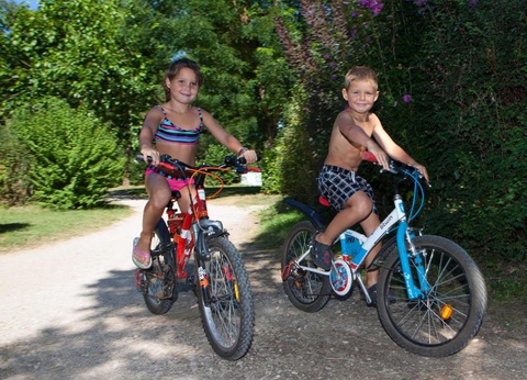 Camping L'Eau Vive, 4* - 51