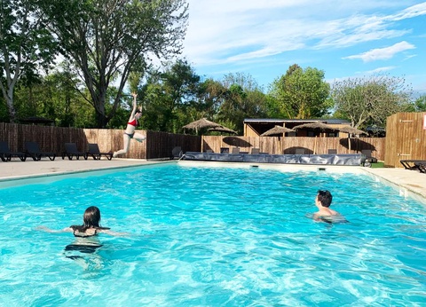 Camping Le Val de Cesse, 4* - 58