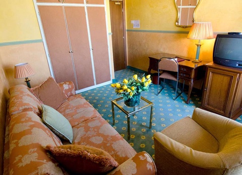 Séjour romantique à Montecatini dans une prestigieuse chambre avec spa et dîner - 4* - 24