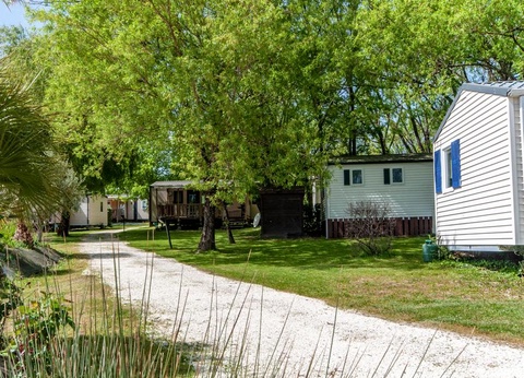 Camping les Etangs du Plessac 4* - 54