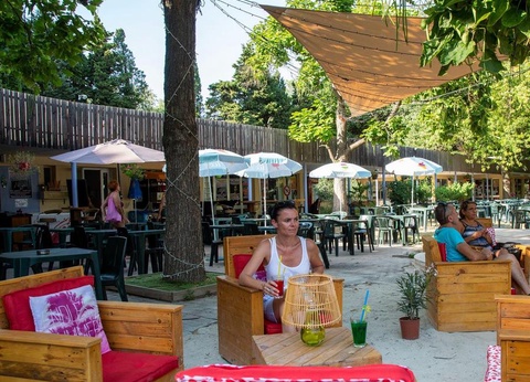 Camping du Pont d'Avignon, 4* - 10