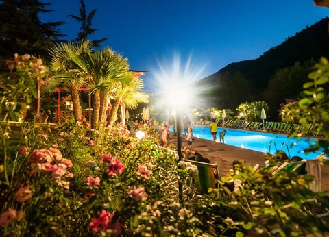 Camping Delle Rose, 4* - 7