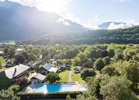 Camping Romanée - la Ferme de la Serraz, 5* - 51