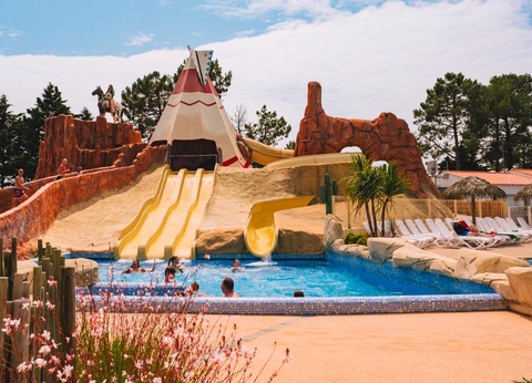 Camping Les Genêts, 5* - 48