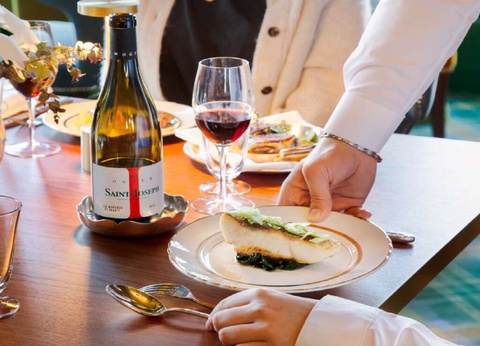 Séjournez dans la plus belle suite du domaine avec une vue panoramique - 4* - 12