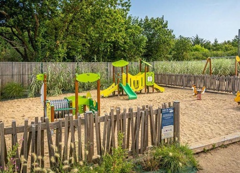 Flower Camping La Guichardière, 4* - 22