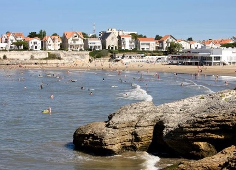 Camping Les Chèvrefeuilles, 4* - 32