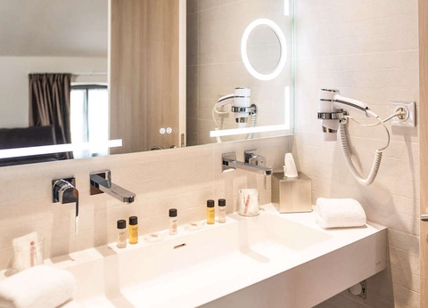 Escapade 4* près d'Avignon dans un batîment du XVIIIème - 4* - 23