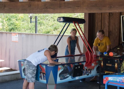 Camping Les Prades, 4* - 11