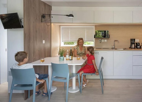 Flower Camping les Aubepines, 4* - 39