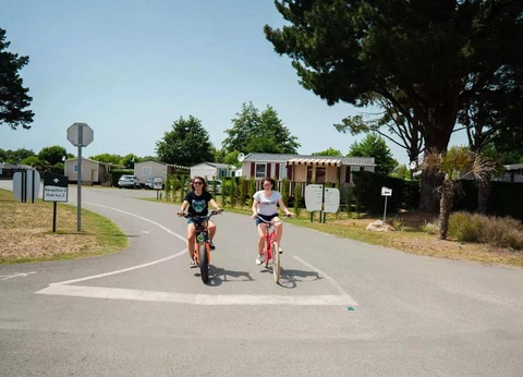 camping Les Charmettes - Funpass non inclus, 4* - 13