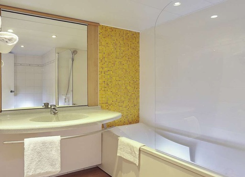 Escapade en amoureux avec bouteille de champagne, au Havre - 4* - 12