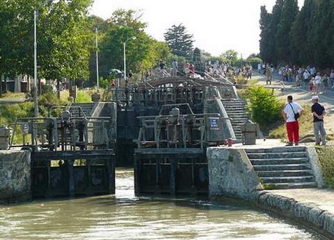 Camping Les Berges du Canal, 4* - 79