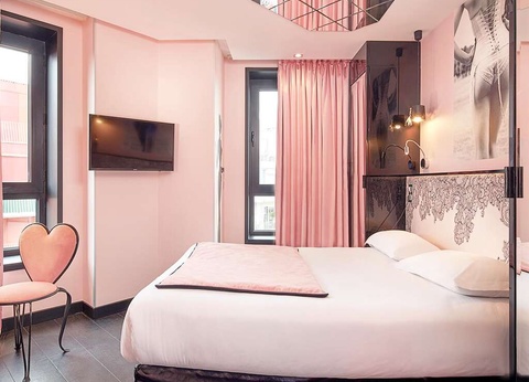 Partez en amoureux à la découverte de Paris en bateau ! - 4* - 28