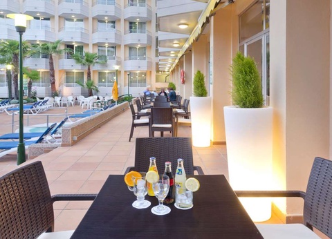 GHT Oasis Tossa - Séjour en famille en pension complète à Tossa de Mar avec spa et bouteille de cava - 4* - 8