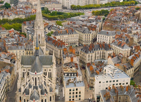 Escapade romantique avec lovebox et champagne au coeur de Nantes - 4* - 9