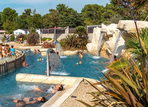 Camping Les Genêts, 5* - 10