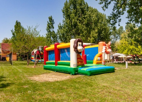 Camping les Etangs du Plessac 4* - 17