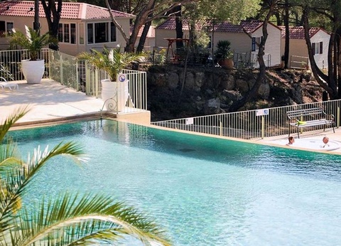 Camping Résidentiel La Pinède, 4* - 4