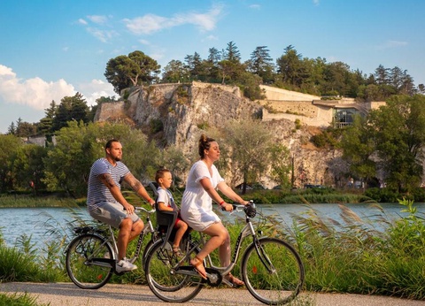 Camping du Pont d'Avignon, 4* - 6