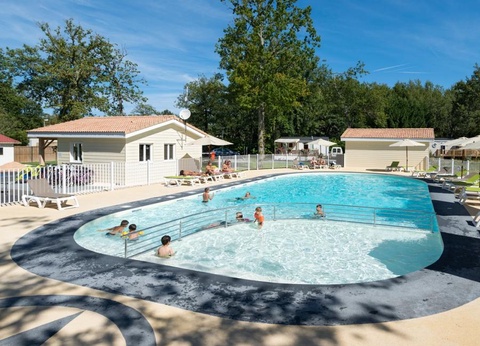 Camping Les Chèvrefeuilles, 4* - 6