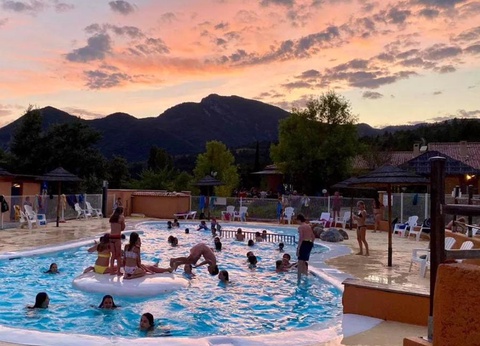 Flower Camping Le Clot du Jay, 3* - 37