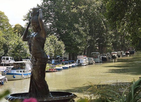 Camping Les Berges du Canal, 4* - 69