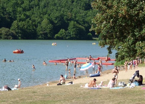 Camping Les Coteaux du Lac, 4* - 39