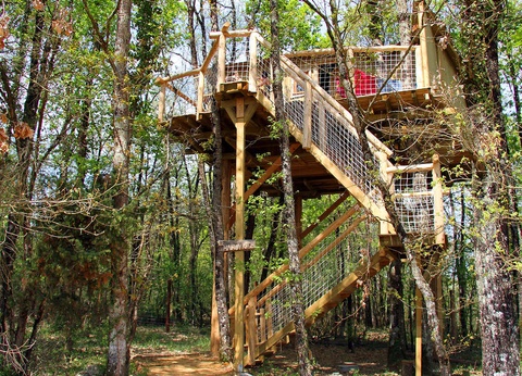 Prenez de la hauteur en famille en séjournant en cabane dans les arbres près de Poitiers - 4* - 8