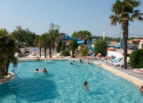 Camping L'Abri des Pins, 4* - 53