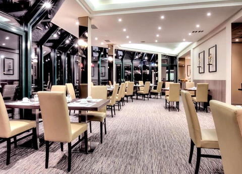 Vivez le nouvel an dans une ambiance romantique avec une bouteille de bulles à Mons ! - 4* - 3