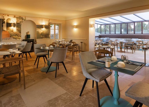 Profitez d'une soirée spéciale Nouvel An avec dîner proche de Cannes - 4* - 8