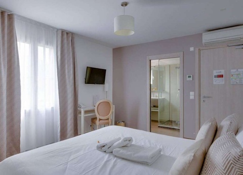 Weekend Romantique dans un village provençal aux portes de Cannes - 3* - 33