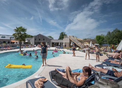 Flower Camping les Aubepines, 4* - 6