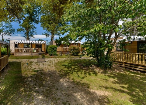 Flower Camping le Kergariou, 3* - 44