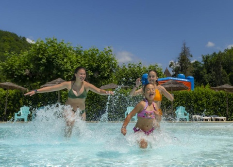 Camping Sea Green Château du Gibanel, 4* - 8