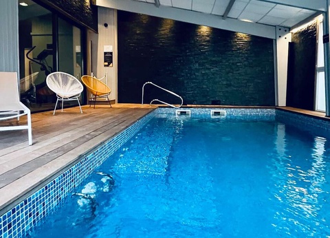 Dîner en amoureux et pétillant pour votre Saint Valentin face aux monts du Cantal - 3* - 7