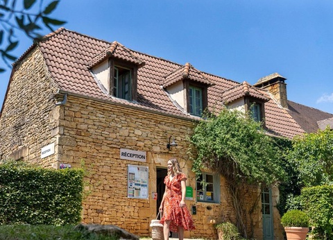 Camping Romanée - Les Grottes De Roffy 4* - 28