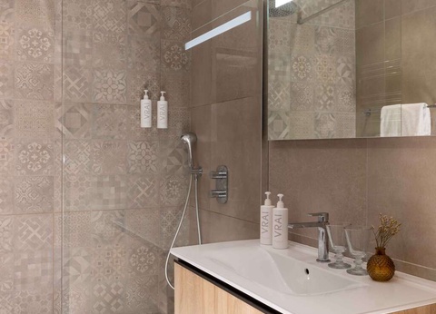 Escapade romantique avec demi-bouteille de champagne à Nîmes - 3* - 41