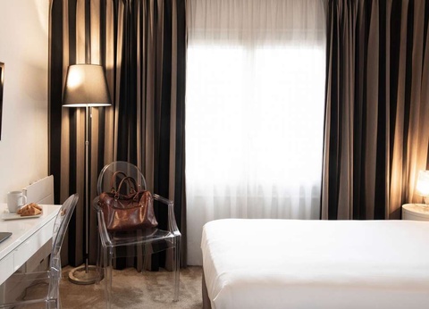 Ambiance feutrée pour un séjour au bord du Parc Saint Cloud - 3* - 20