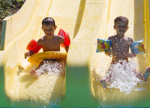 Camping Des 3 lacs, 4* - 6