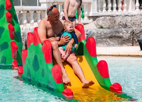 Camping Domaine du Cros d'Auzon, 4* - 46